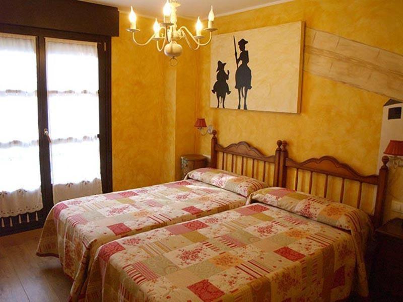 Hotel Plaza Teverga La Plaza Extérieur photo