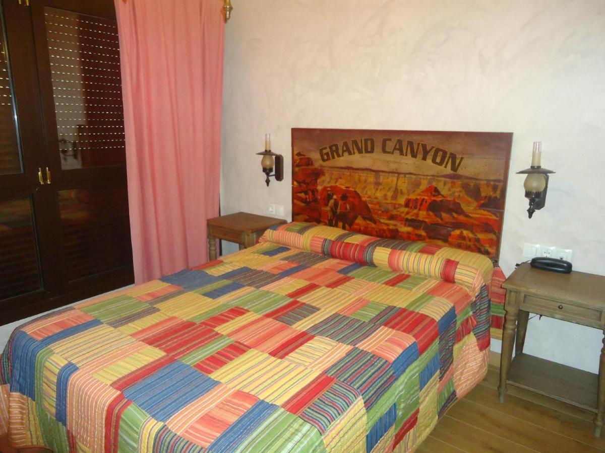 Hotel Plaza Teverga La Plaza Extérieur photo